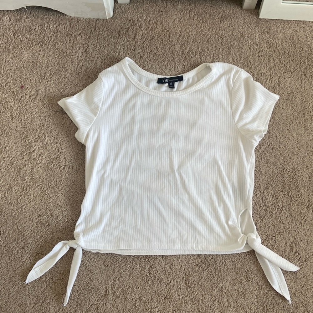 Cute white short sleeve shirt